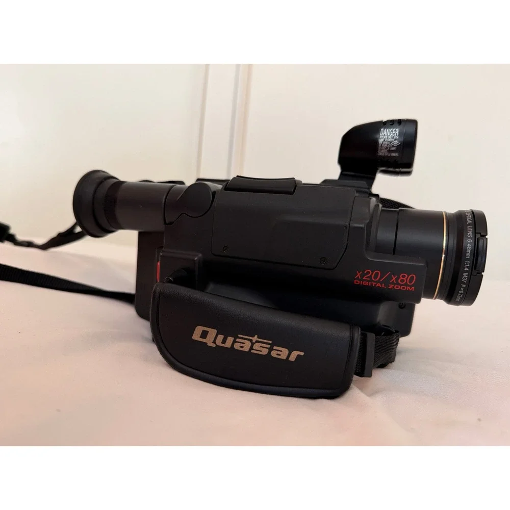Quasar VM525 QuarterBack VHS-C Camcorder Bundle 80x Digital Zoom EIS Vintage Kit
